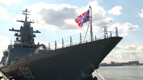 Боевые корабли ВМС Нидерландов доставили в Санкт-Петербург домик Петра Первого