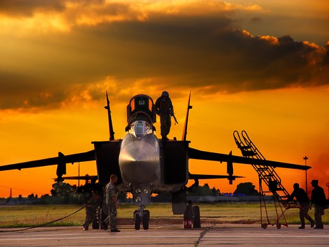"Лисья гончая" в небе Сирии? Кто сбил израильский F-16