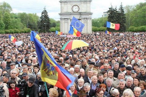Время пошло: Население Молдавии требует отставки проевропейского правительства