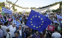 С кредитами на выход: Греки отказались выплачивать госдолг