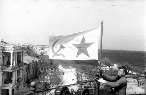   70 лет назад советские войска освободили от фашистов Крым и Одессу