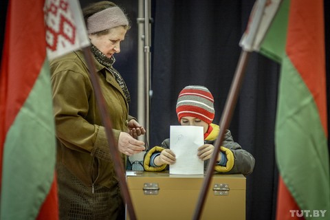 Ночь после выборов: Придет ли в Беларусь "цветная революция"?