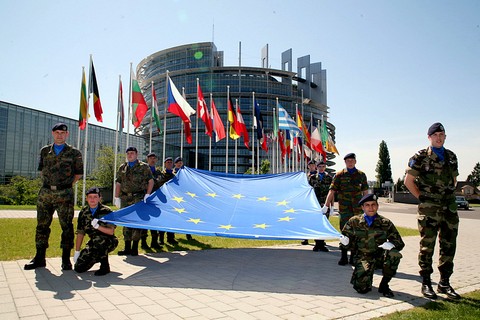 К европейской самостоятельности через единую армию