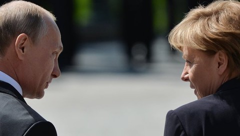 Шаг к примирению? Ангела Меркель прибыла в Москву 