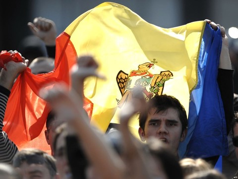 На краю пропасти: Молдавия оказалась без правительства и финансовой поддержки