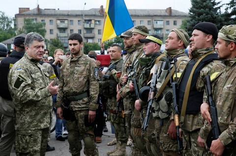 Равнение на неонацизм: Киев отмечает день основания Украинской повстанческой армии