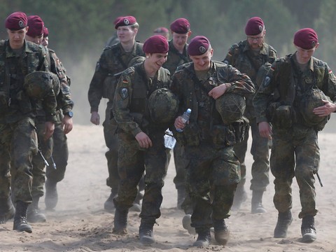 Фундамент для давления: НАТО укрепляется рядом с территорией РФ