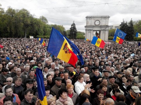 «Мерседес» за «голову» взяточника: В Молдавии задержан экс-премьер страны