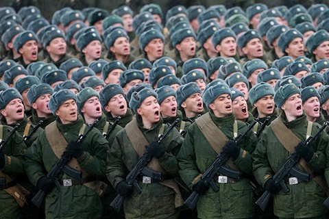 Право на отсрочку: Госдума предлагает попридержать работников ОПК от службы в армии