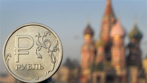 Как в старые добрые 90-е: Валютный рынок отметил годовщину российского дефолта