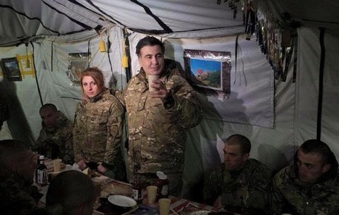 По секрету всему свету: Саакашвили пиарится на военных