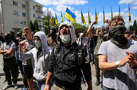 Опять беспорядки в Киеве: Как власти Украины используют радикалов в своих целях