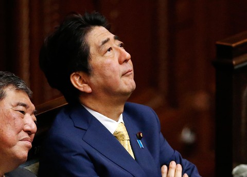 Историческое турне: Зачем премьер Японии летит в страны Средней Азии?