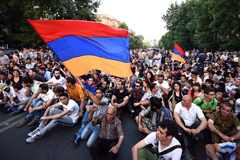 «Электромайдан»: В Ереване продолжается акция протеста
