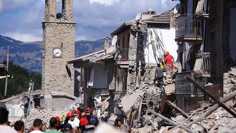 Разрушительное землетрясение в Италии: Сотни жертв и города в руинах
