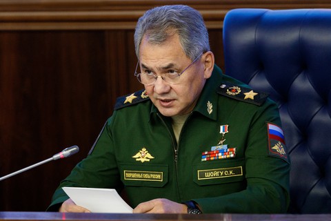 Шойгу:  Субъекты РФ и предприятия ОПК нужно включить в систему Центра управления обороной 