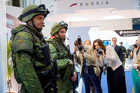 Успех России на выставке IDEX-2015: Наше оружие в центре внимания