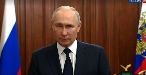 Президент поблагодарил россиян за выдержку, сплоченность и патриотизм  