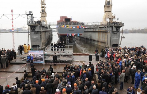 Судно обеспечения ледового класса "Эльбрус" для ВМФ спустят на воду в Петербурге