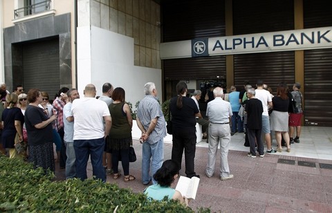 Вынужденная мера или шантаж: Зачем Греция закрыла банки