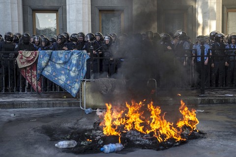 Рада в огне: Правки в украинской Конституции привели к столкновениям