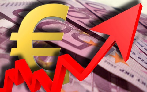Евро вырос, обновив максимум с 2011 года