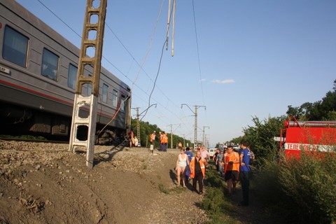 Из-за аварии поезда на Кубани госпитализировано 15 человек