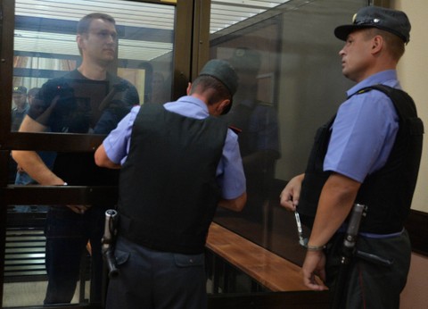 Навального и Офицерова освободили под подписку о невыезде