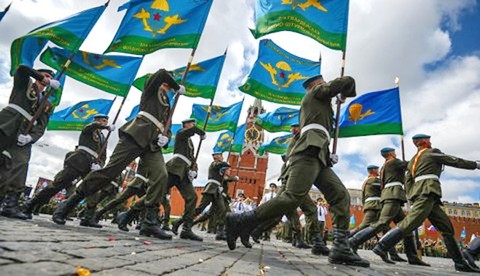 Российские десантники празднуют день ВДВ