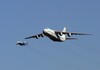 Ан-124 («Руслан») – дальний сверхтяжелый военно-транспортный самолет.