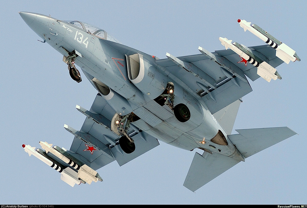 Учебно-боевой самолет Як-130. Фото forum.militaryparitet.com.p17oeqos3n1m3ja57pf0avr168e1