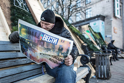 Участник акций сторонников евроинтеграции на баррикадах на площади Независимости в Киеве. Фото: РИА Новости / Илья Питалев