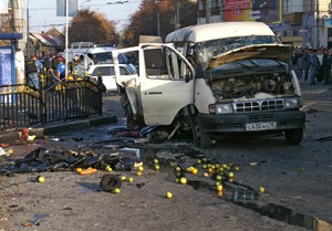 На месте взрыва маршрутного такси во Владикавказе. Фото: РИА Новости / Газета "Северная Осетия"